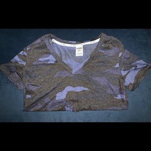 Blue camo vs/pink everyday tee